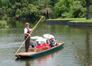 Botanic Gardens punt tours