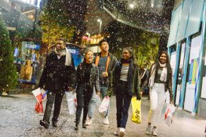 Winter shopping on South Wharf