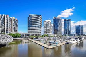 Yarra s Edge Marina looking from Eel Bridge
